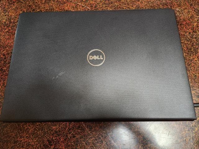 DELLノートパソコン　SSD 128GB　メモリ4GB　7世代　軽量