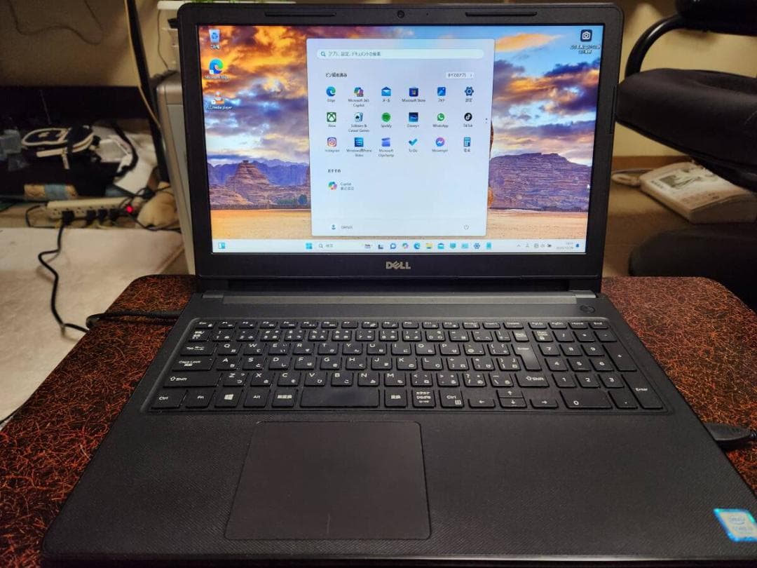 DELLノートパソコン　SSD 128GB　メモリ4GB　7世代　軽量