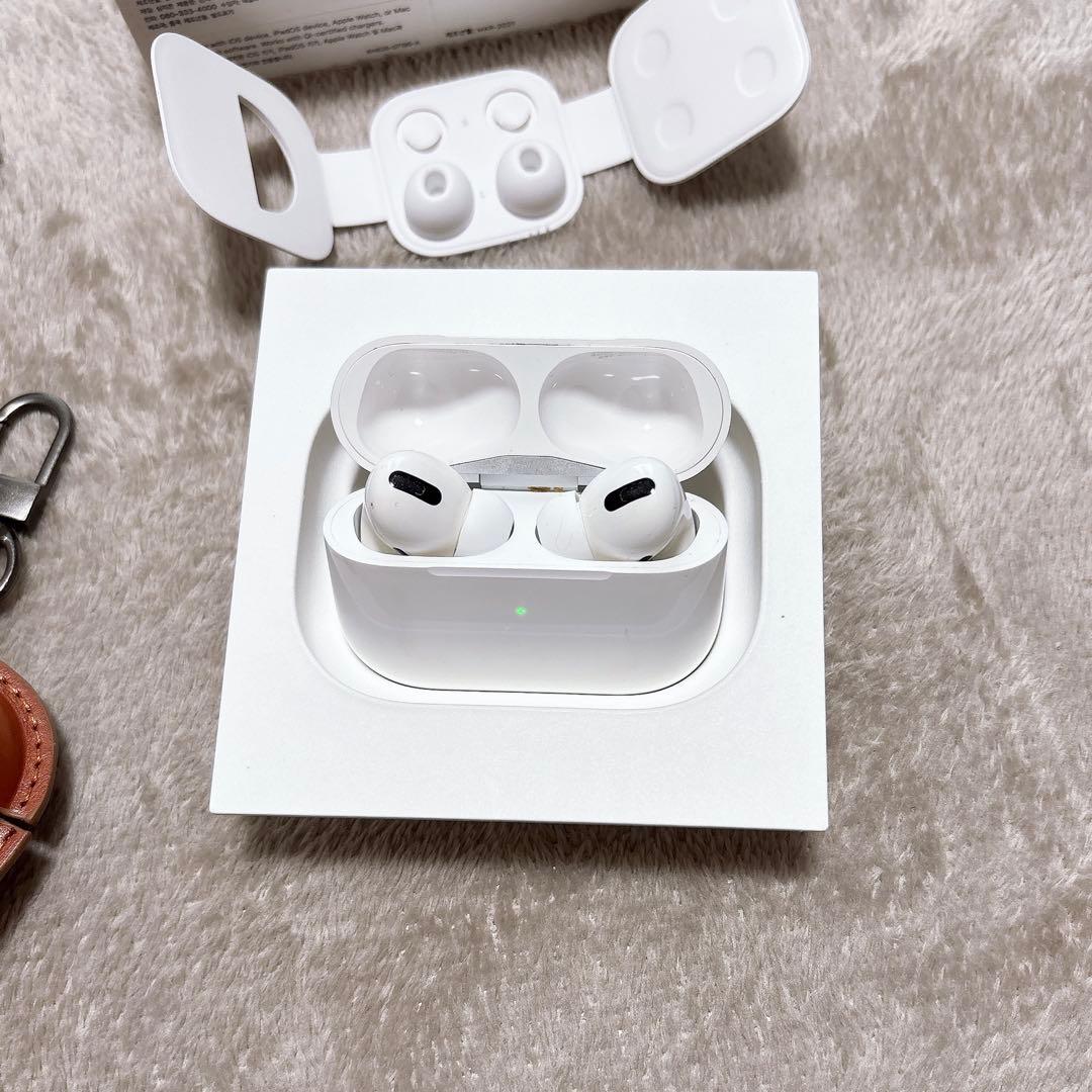 AirPods Pro 本体 充電ケース・新品カバー付き