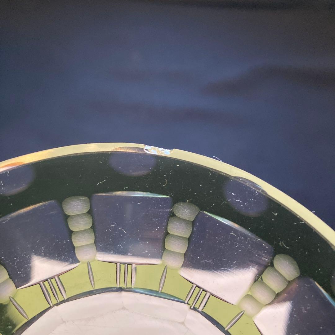 古い江戸切子(うぐいす色)小皿2枚　11×2cm ひび、かけあり　割れなし