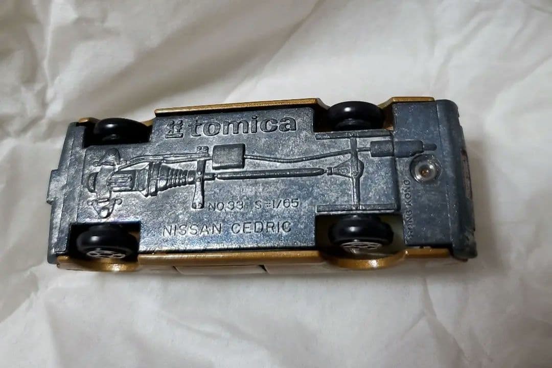 美品激レアトミカ。香港セドリック共箱付き。