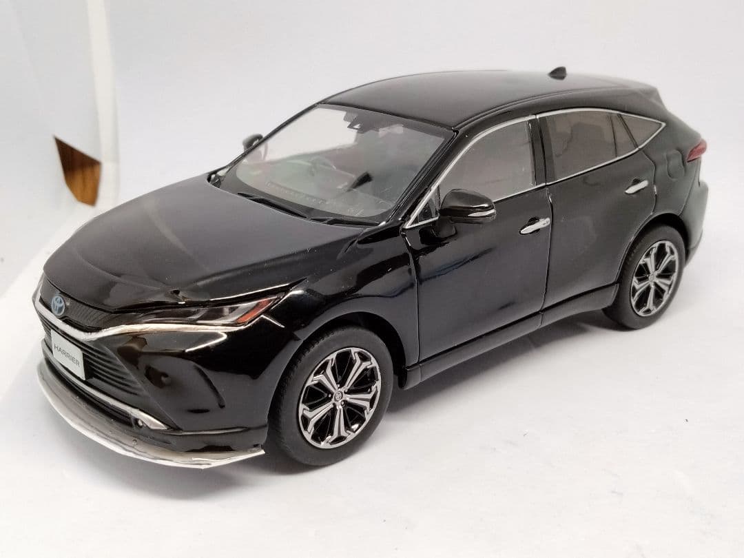 トヨタ ハリアー ブラック　カラーサンプル　1/30　ミニカー