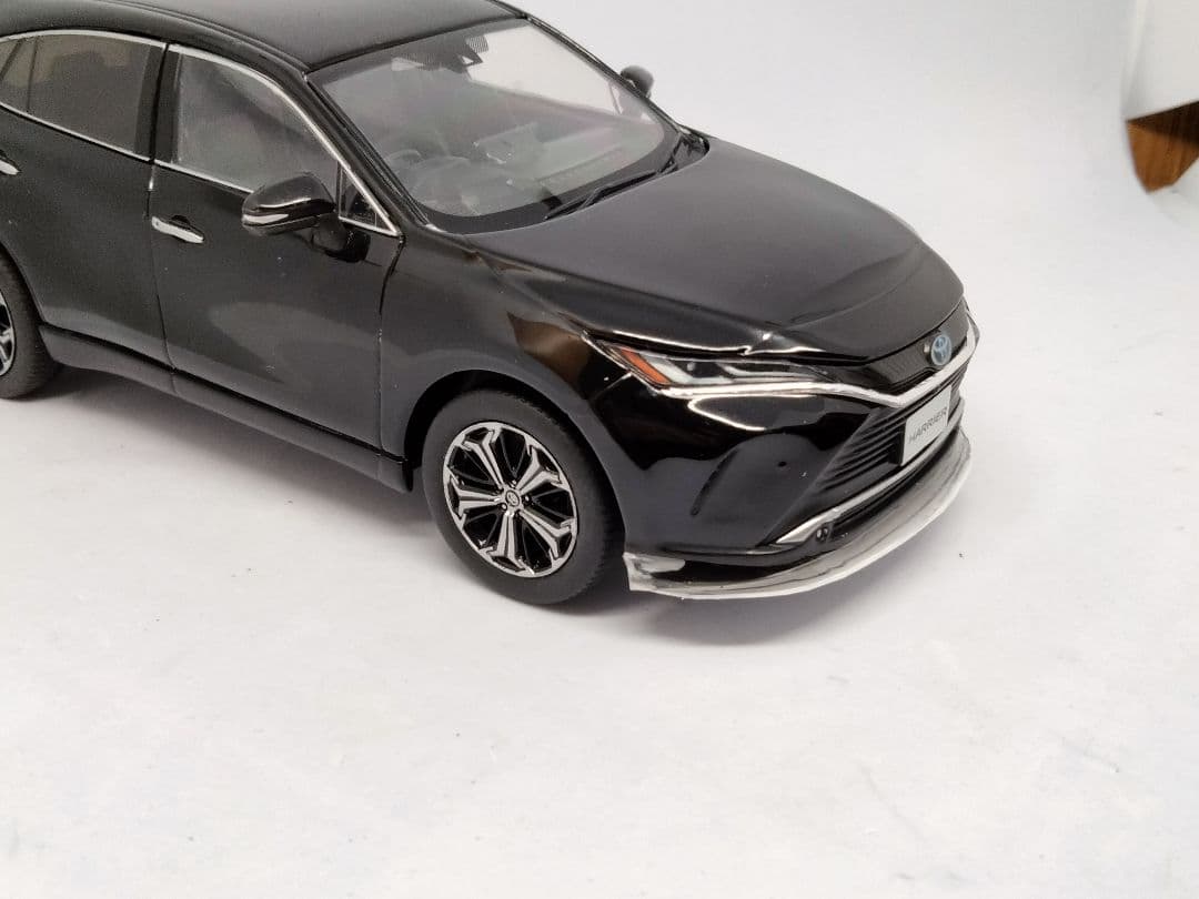 トヨタ ハリアー ブラック　カラーサンプル　1/30　ミニカー