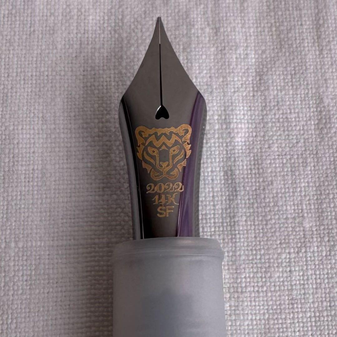 プラチナ万年筆ホワイトタイガー字幅SF