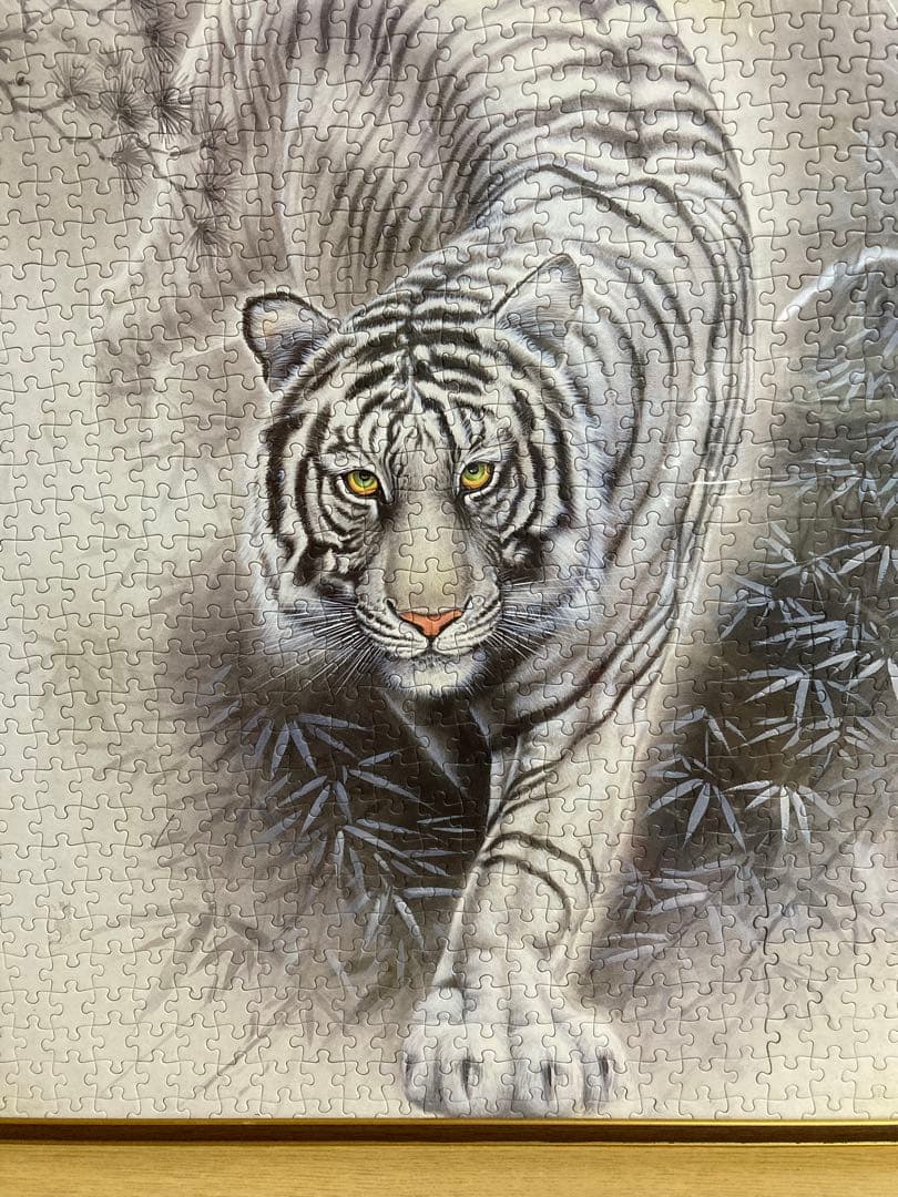千P⑤松竹林の虎　ジグソーパズル　金色アルミ額74×51㎝　パネル完成品　白黒