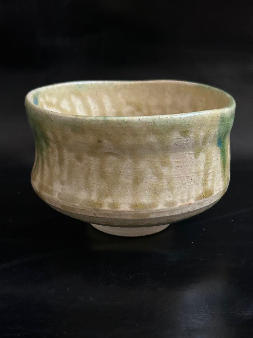 遺品整理中◾️蔵から美しい緑色の釉薬が滝の様に流れる抹茶茶碗が出て来ました。