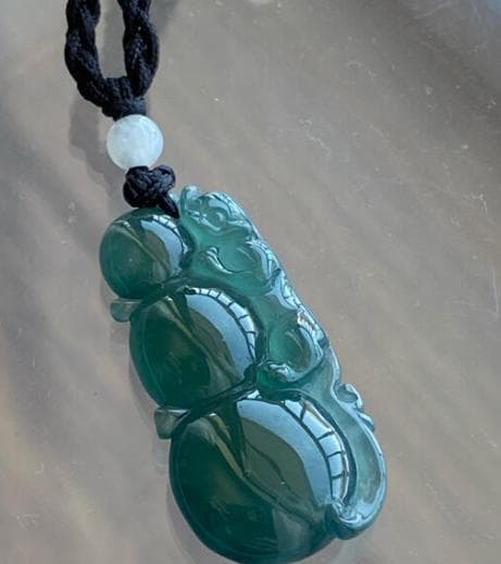 翡翠 カービング 彫刻