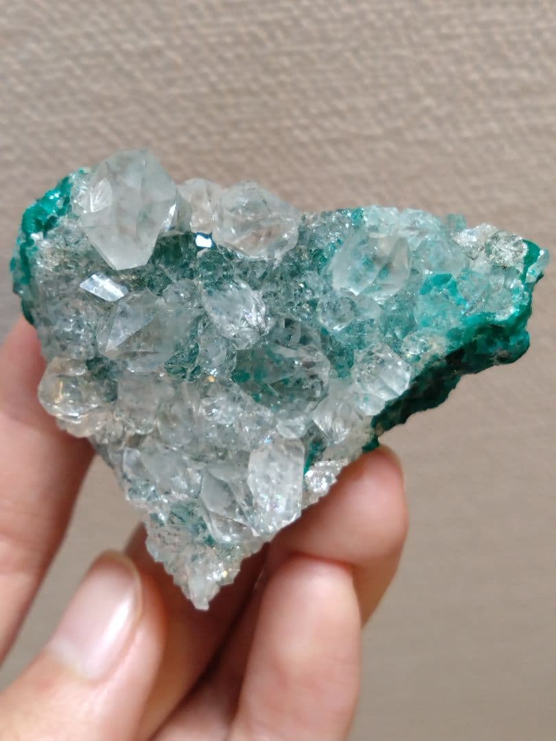 クォーツ　ダイオプテーズ　コンゴ産　鉱物　標本　原石