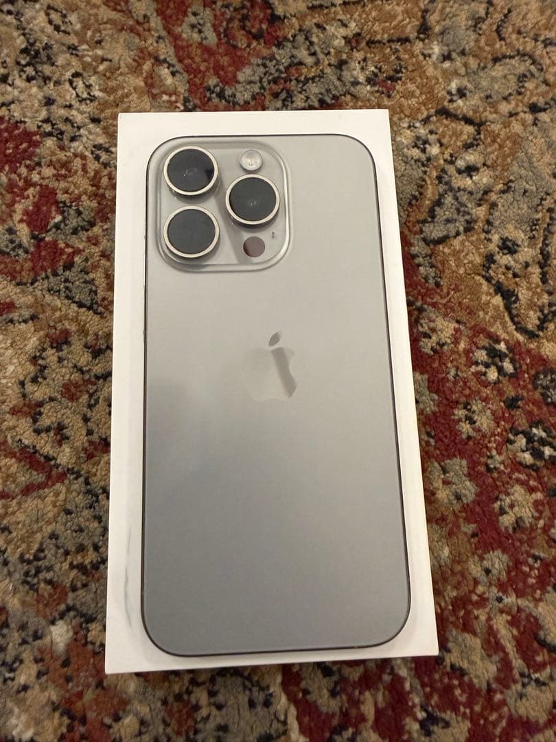 美品　iPhone 15 Pro 1TB ナチュラルチタニウム