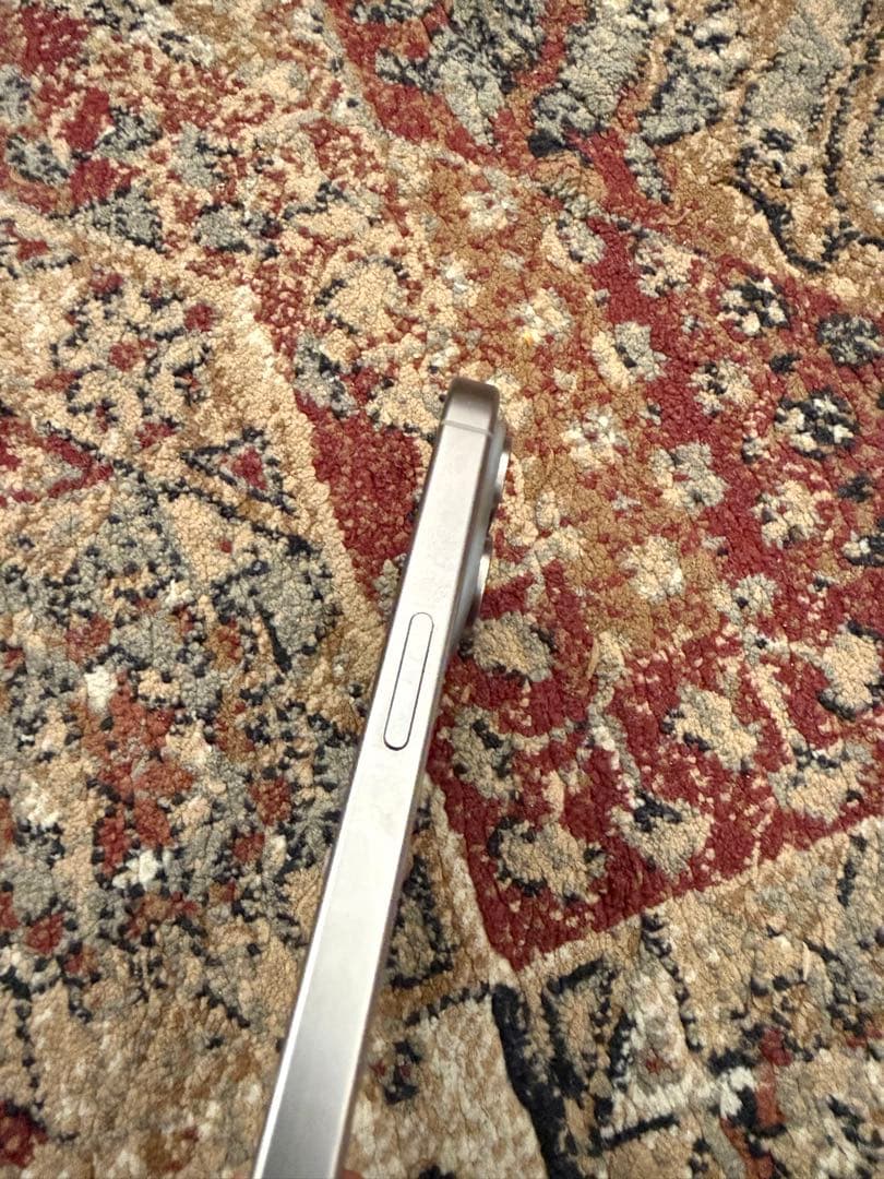 美品　iPhone 15 Pro 1TB ナチュラルチタニウム