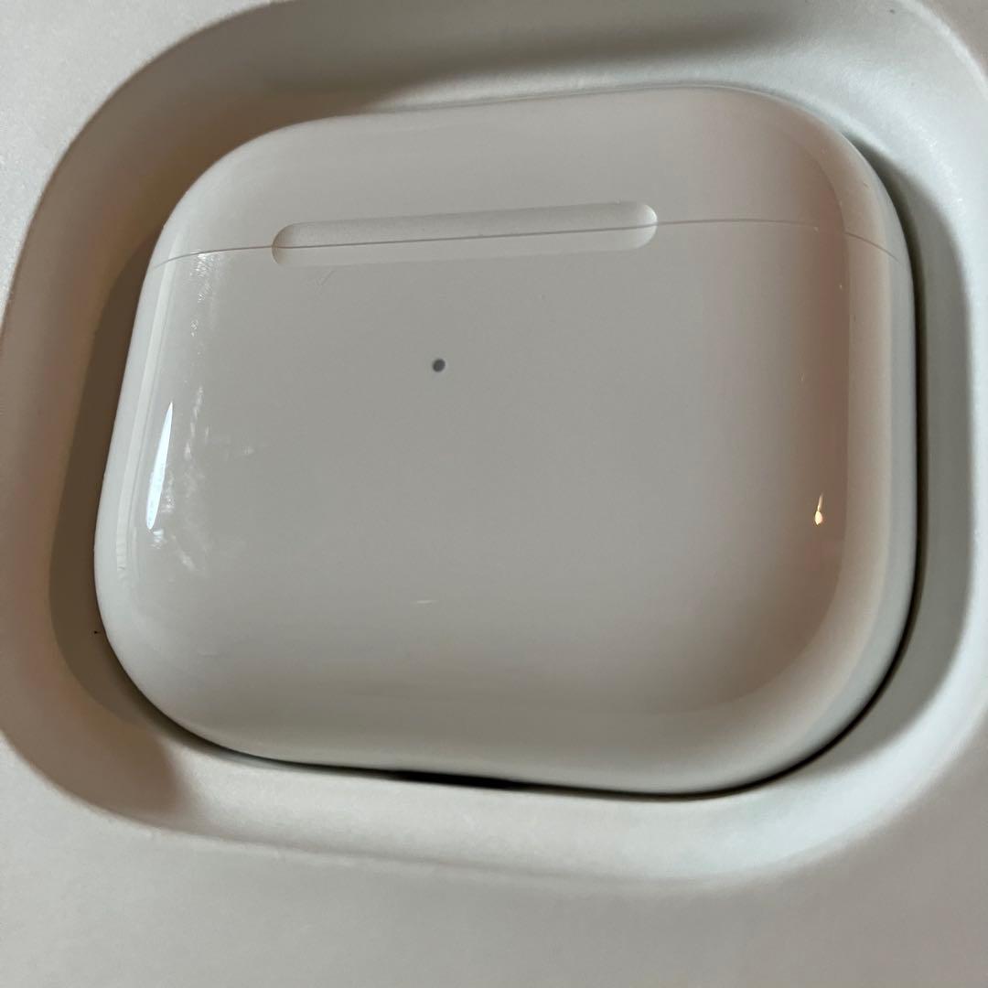 美品　Apple AirPods 第三世代　MME73J/A