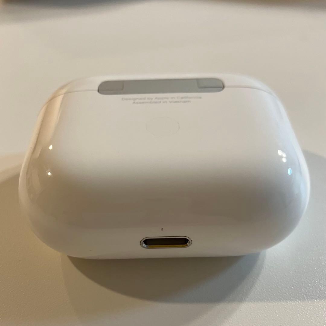 美品　Apple AirPods 第三世代　MME73J/A