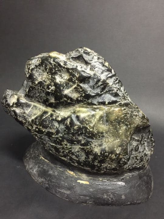 鑑賞石  素敵な黒と半透明な薄い褐黃石より玉石