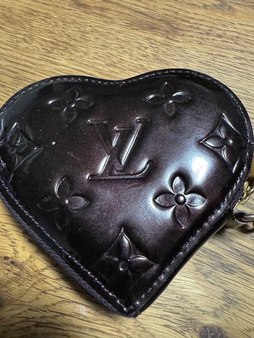 ルイヴィトン ヴェルニ ポルトモネクール アマラント ケース　ハート型
