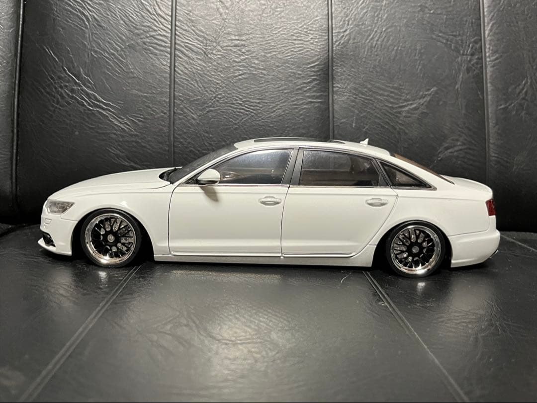 アウディ　A6L 1/18