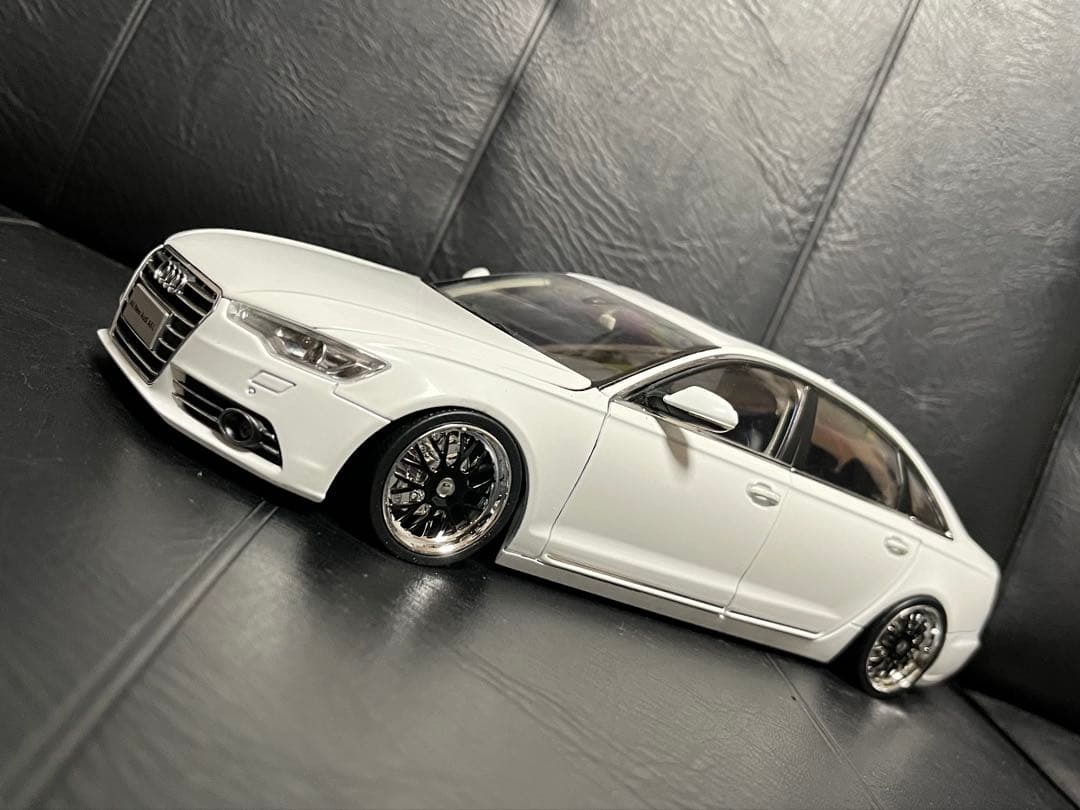 アウディ　A6L 1/18