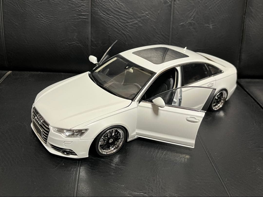 アウディ　A6L 1/18
