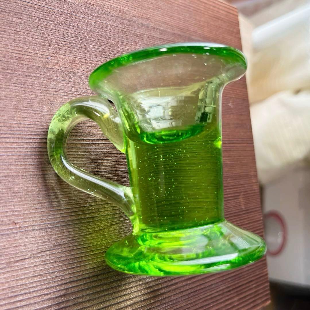 骨董　時代ガラス　超希少若草色　取手付き　厚底　アイスクリームコップ　ウラン