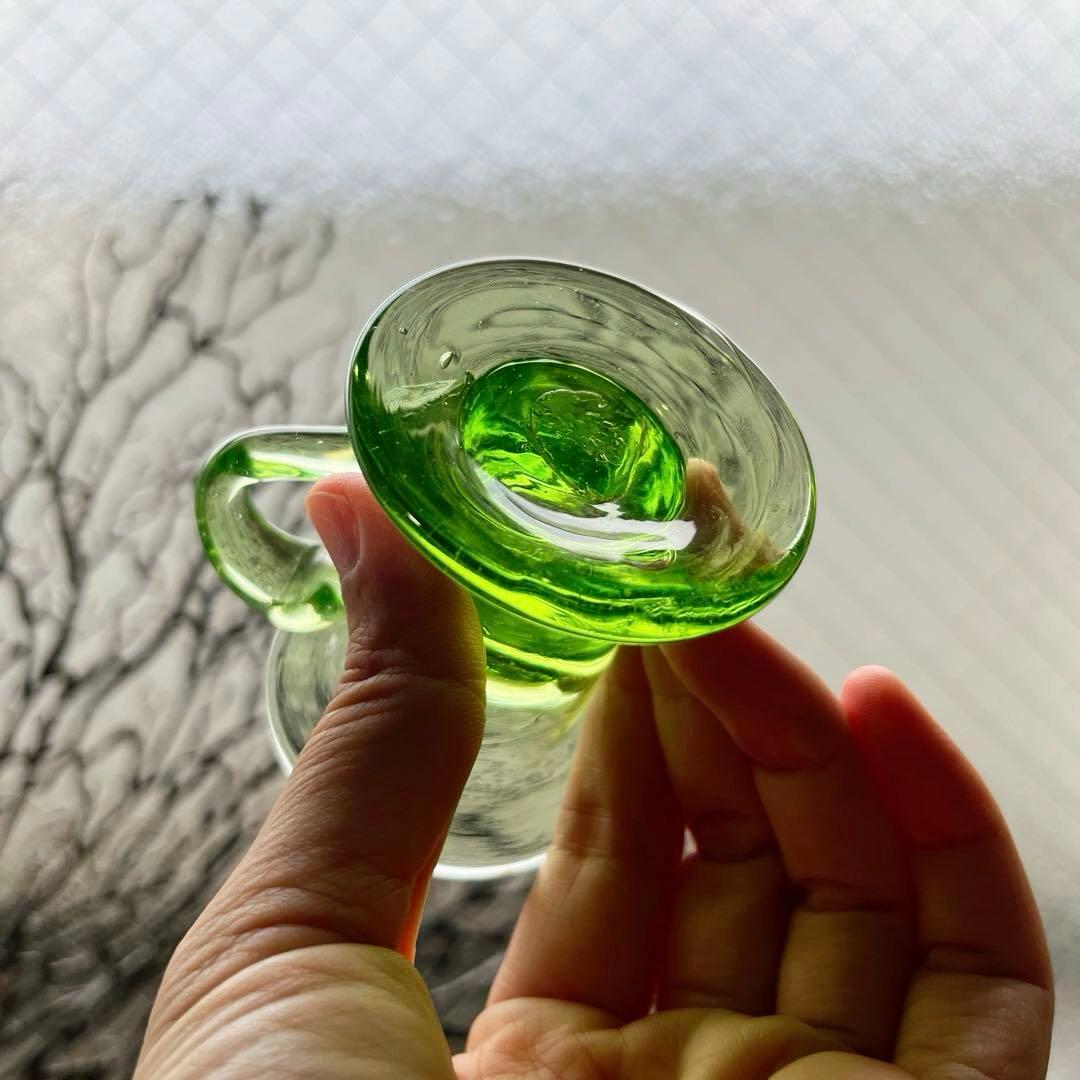 骨董　時代ガラス　超希少若草色　取手付き　厚底　アイスクリームコップ　ウラン