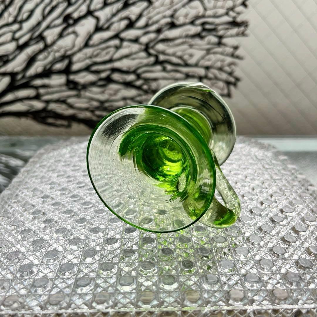 骨董　時代ガラス　超希少若草色　取手付き　厚底　アイスクリームコップ　ウラン