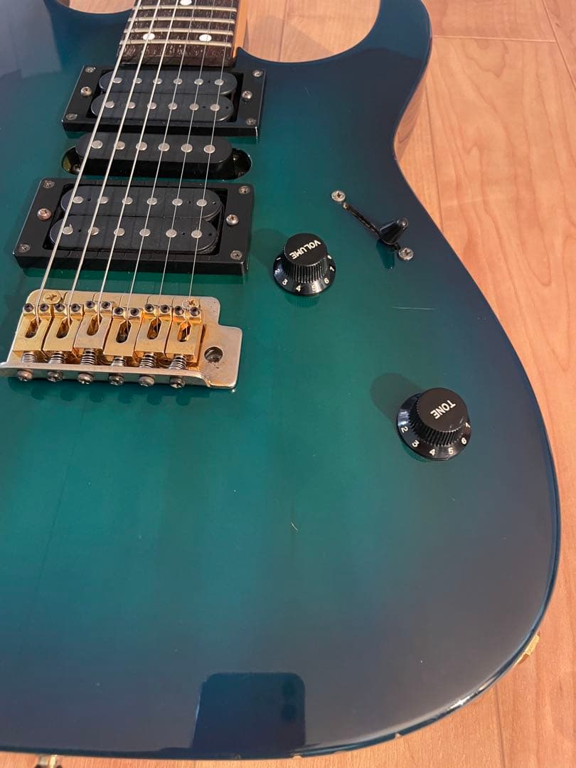 今だけ値下げ中【希少】CHARVEL エレキギター グラデーションブルーストラト