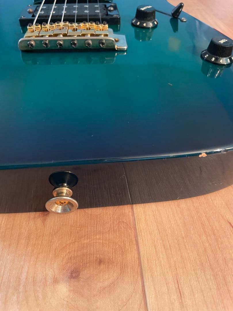 今だけ値下げ中【希少】CHARVEL エレキギター グラデーションブルーストラト