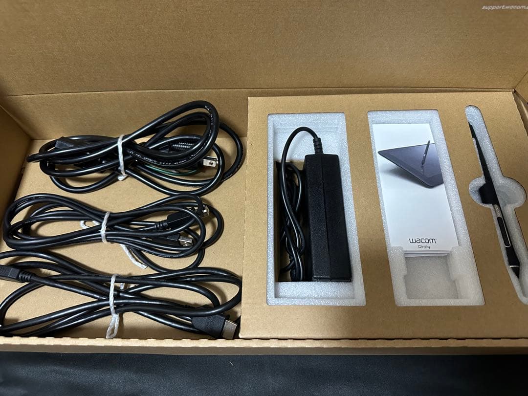 【美品・動作確認済】Wacom Cintiq 22 FHD箱付き1〜2日で発送！