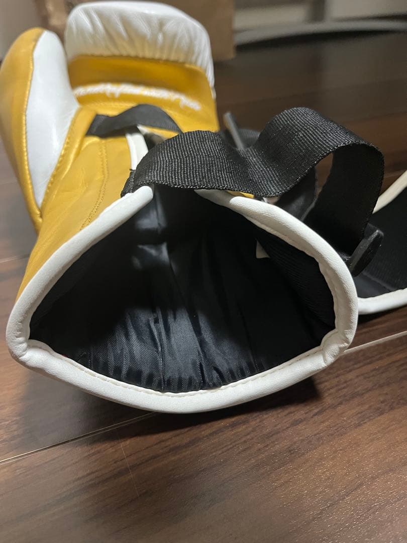 ウ*グ様 RIVAL BAG GLOVE RFX‑Guerrero V ホワイト