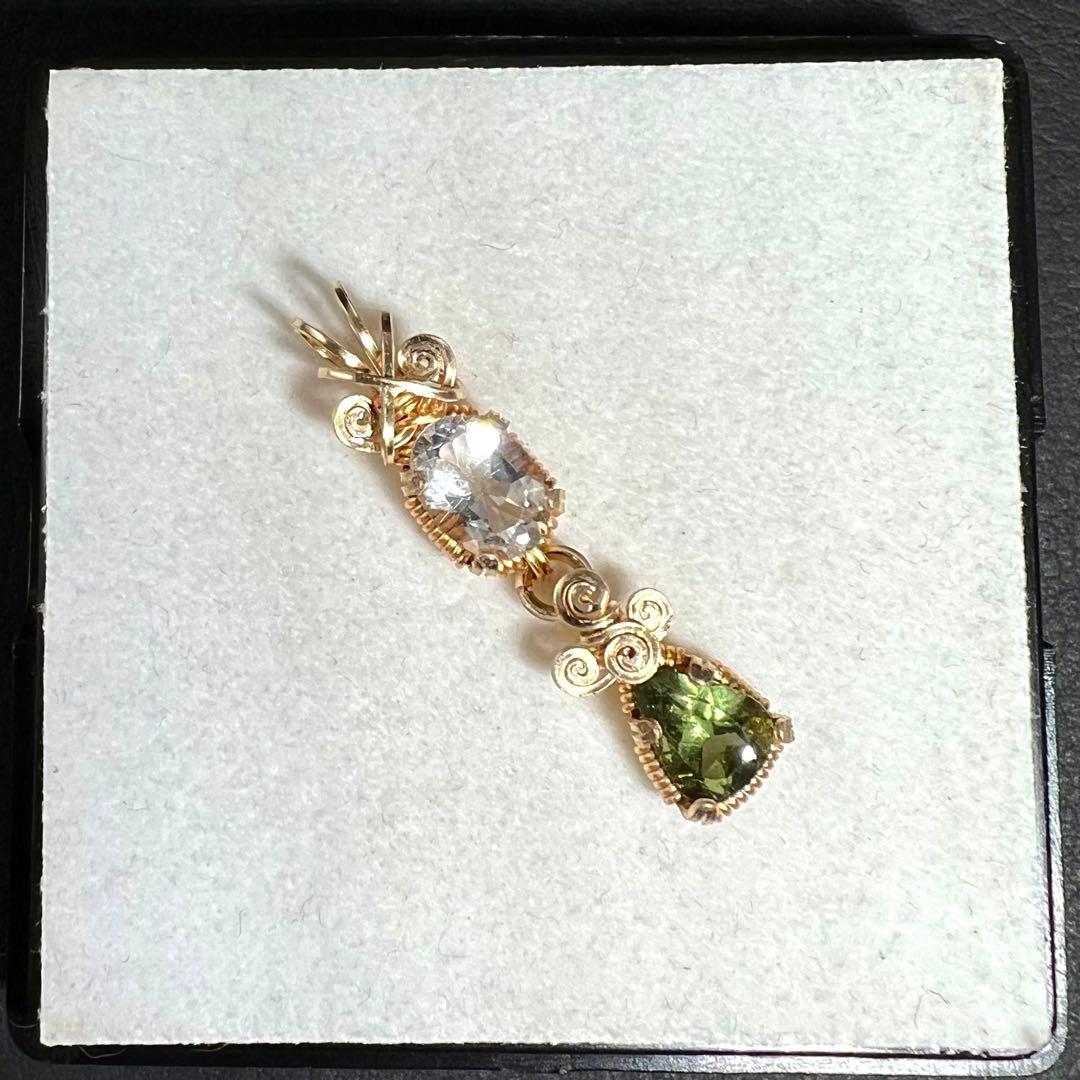 天然石　ペタライト＆モルダバイト ワイヤーラッピング　ペンダントトップ