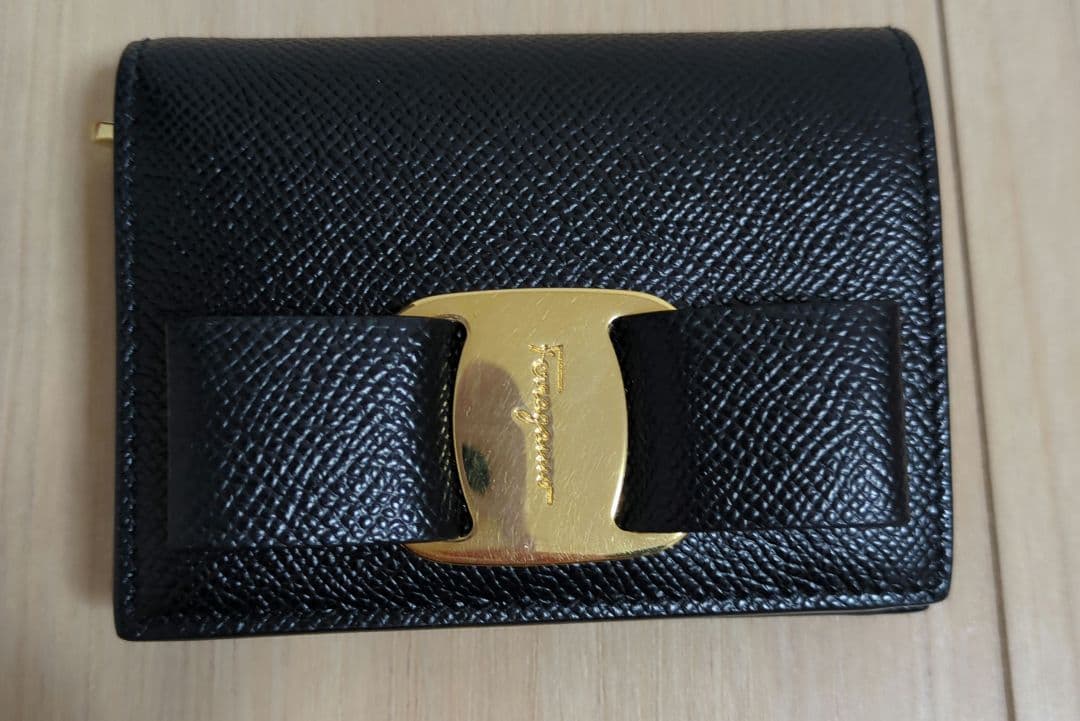 Salvatore Ferragamo ブラック 二つ折り財布