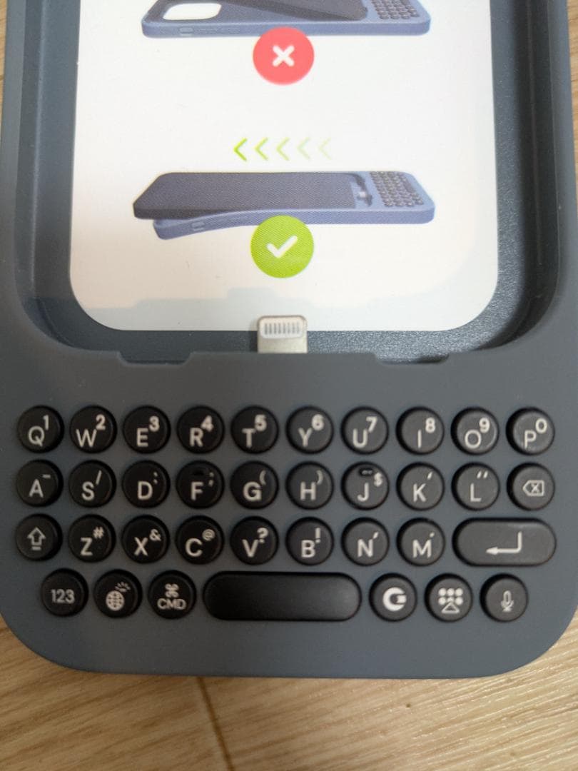 Clicks iPhone14Pro用キーボードケース