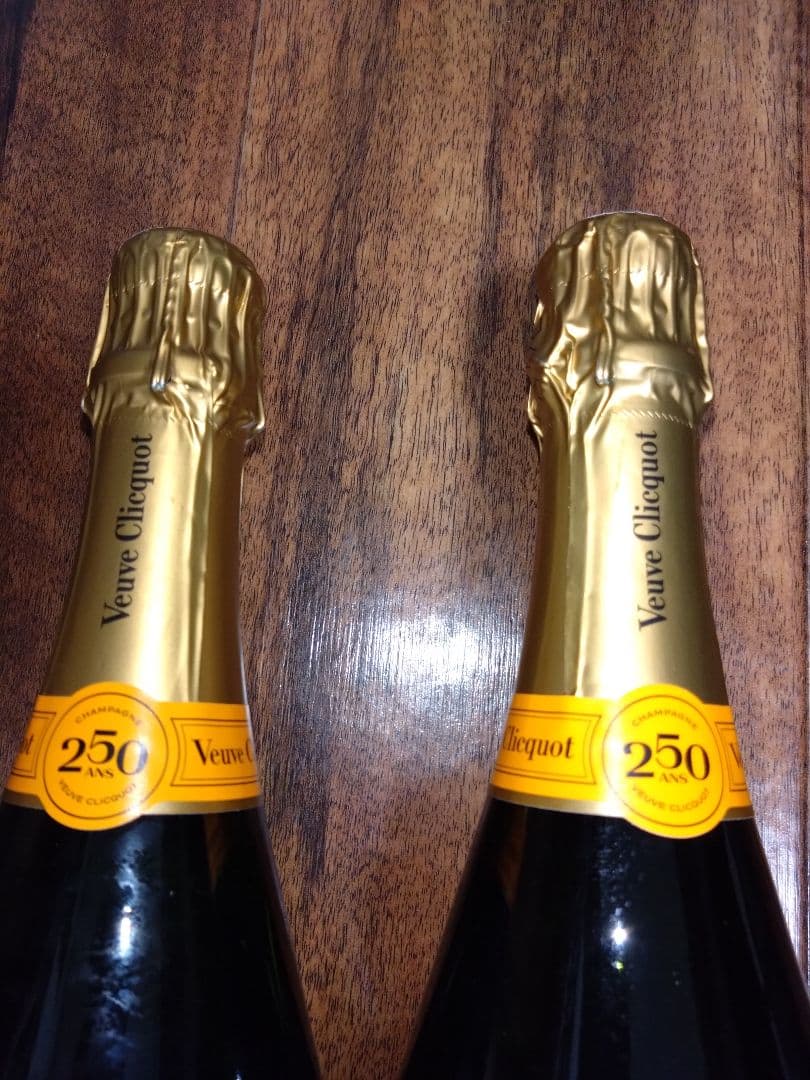 ヴーヴ・クリコ　２本セット　新品　未使用　未開封