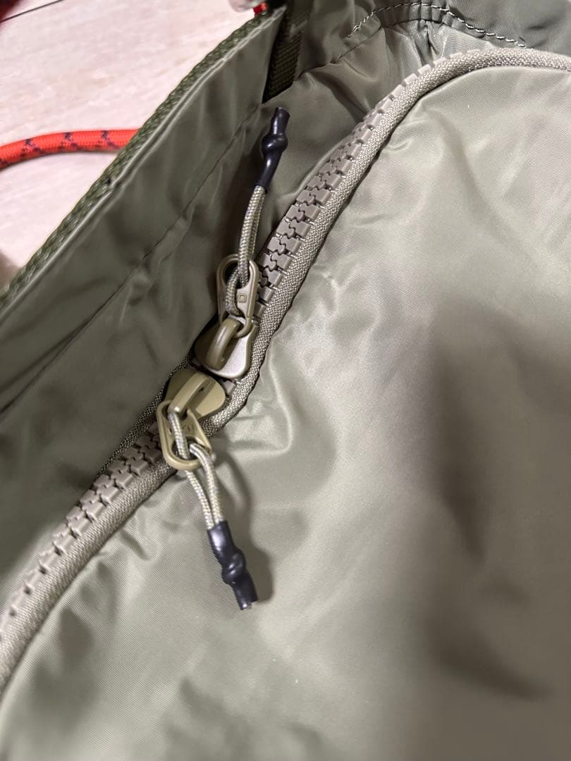 topologie Duffle Small オリーブグリーン　ストラップ付き