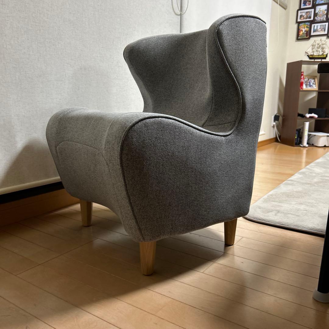 モダンなグレーの布製椅子
