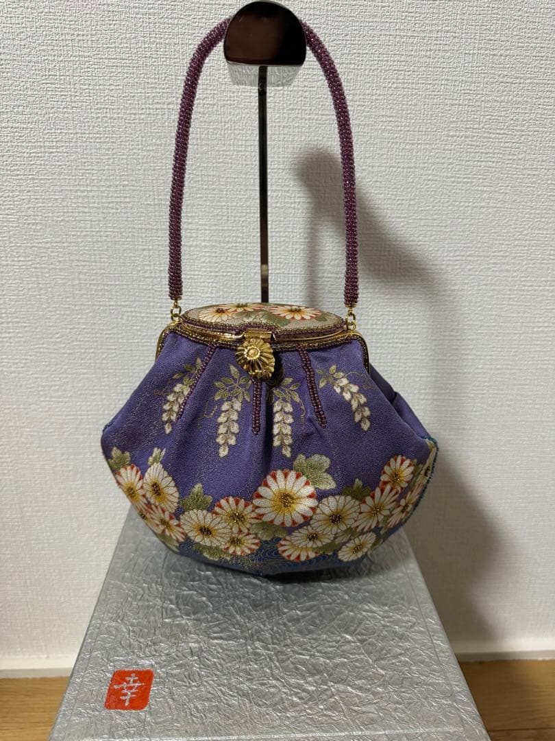 未使用品　花井幸子　パーティバック　美品　ビーズバッグ　がま口
