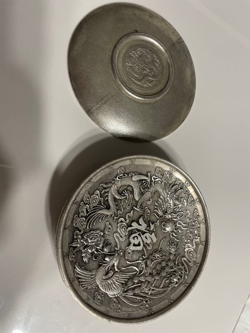 銀 皿と置物