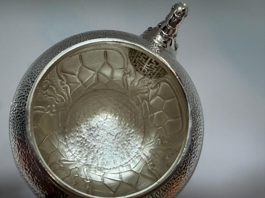 純銀製 獣口 鱗文様 玉石摘み 急須 銀瓶 煎茶道具