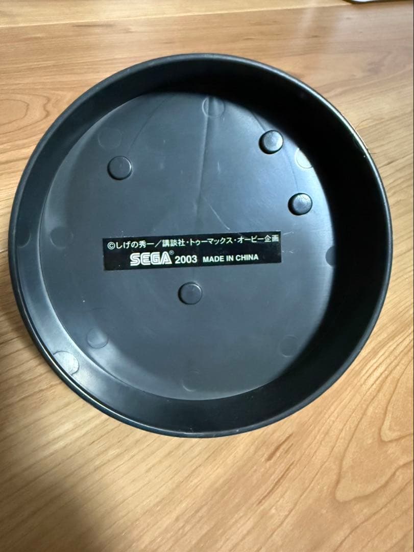 頭文字D タクミ stands beside AE86