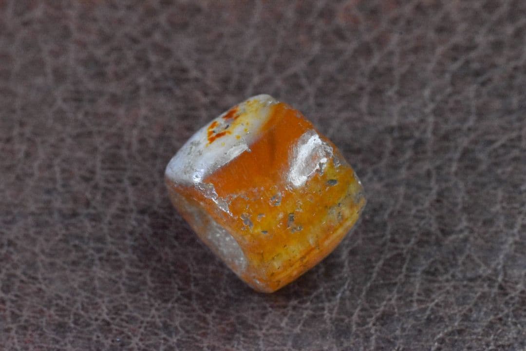 西アフリカ産 カーネリアンビーズ ブラッドスポット付き