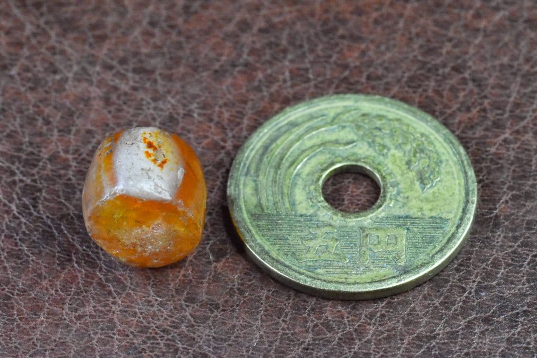 西アフリカ産 カーネリアンビーズ ブラッドスポット付き