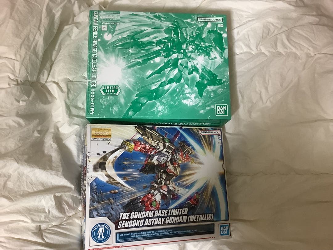 MGガンダムフェニーチェリナーシタクリアカラー・戦国アストレイガンダムメタリック