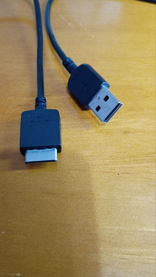 (送料無料) [要商品内容確認] ウォークマンSシリーズ 初音ミク モデル 中古