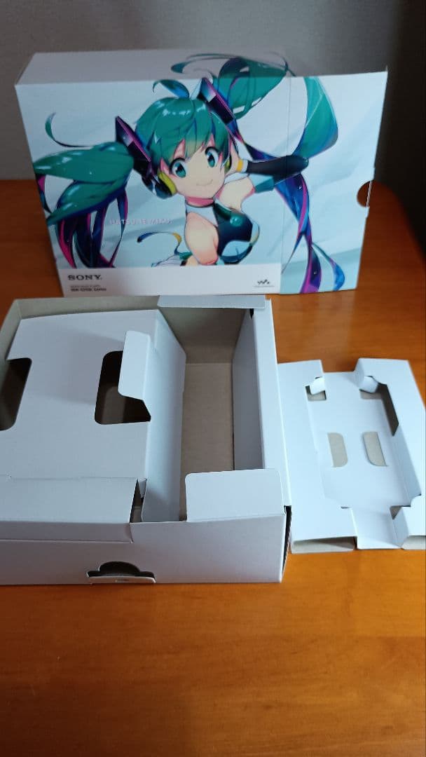 (送料無料) [要商品内容確認] ウォークマンSシリーズ 初音ミク モデル 中古