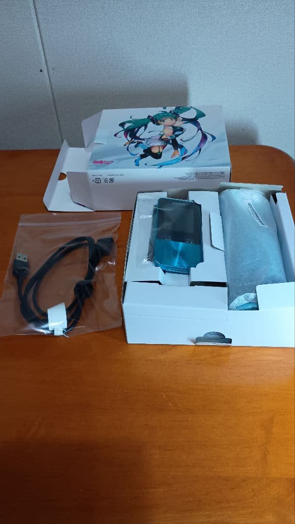 (送料無料) [要商品内容確認] ウォークマンSシリーズ 初音ミク モデル 中古