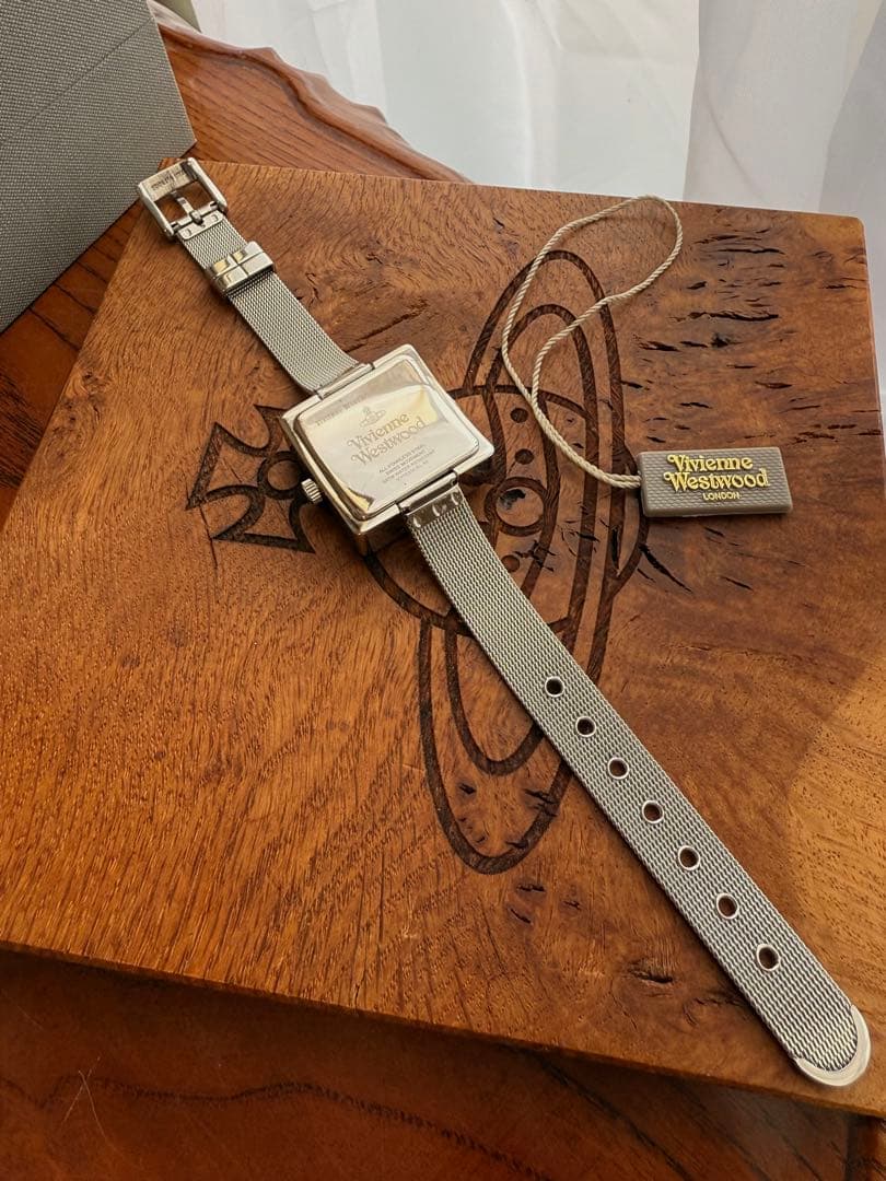 お箱付VivienneWestwood オーブ/クリスタルキューブウォッチ