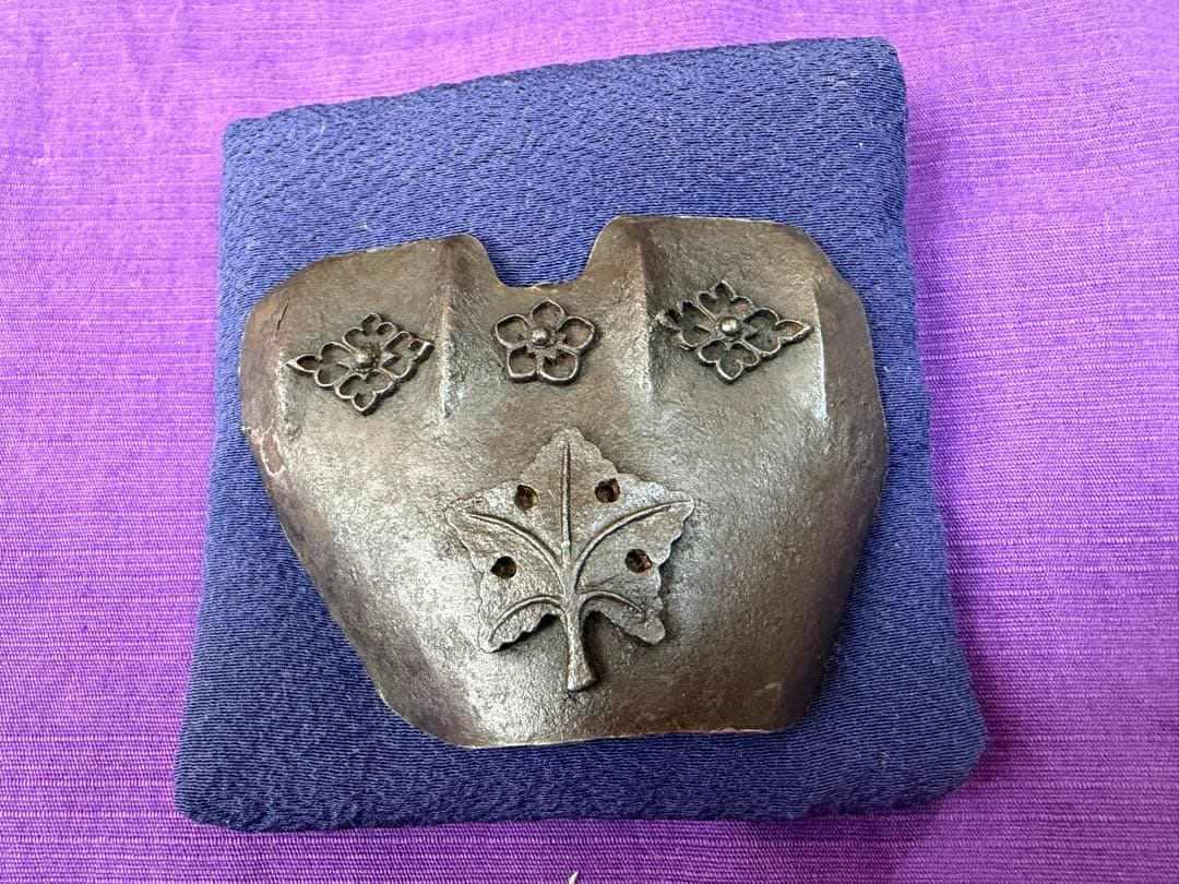 珍品　甲冑師？鉄打出し　茶合　花菱紋　武家好み（日本刀装具目貫煎茶道茶托茶杓明珍