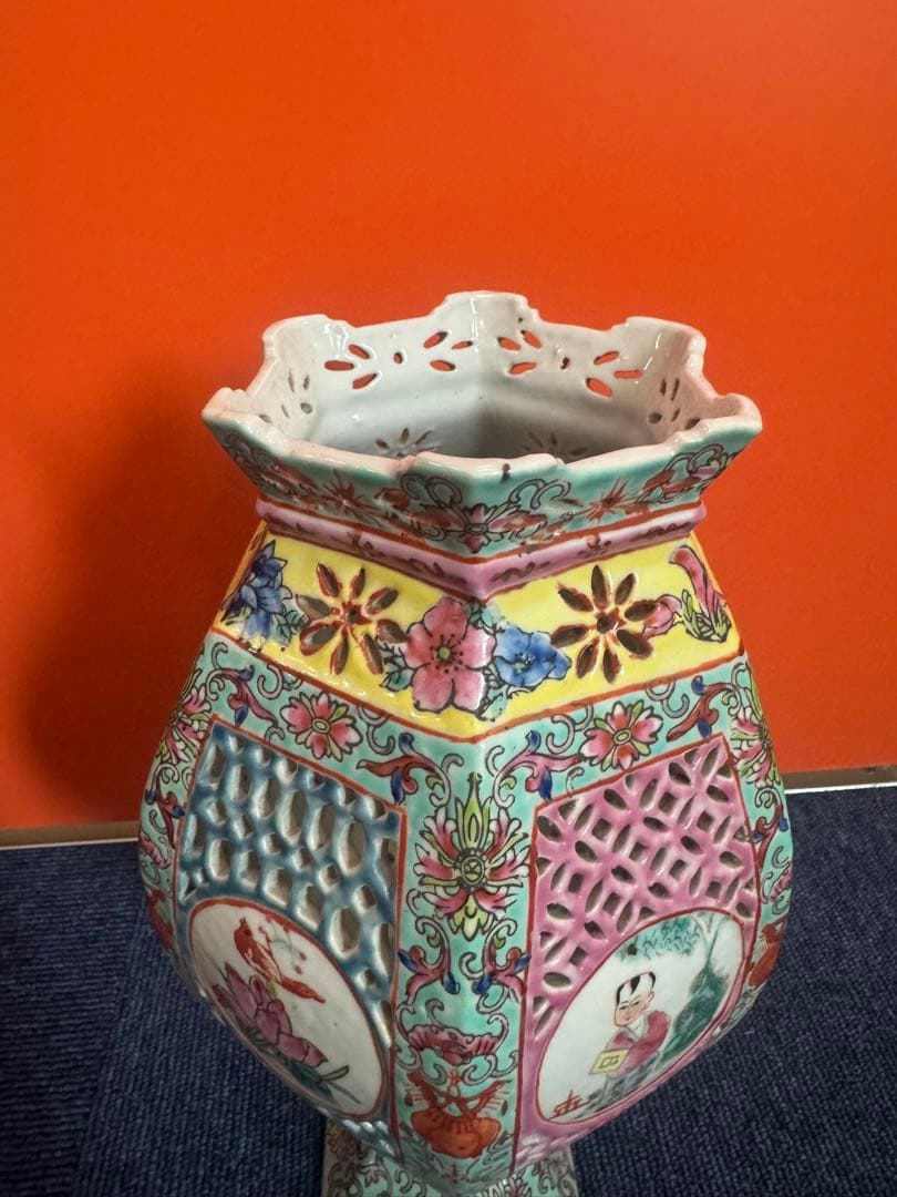 1755 中国骨董　乾隆年製銘　人物花柄文　置物　時代物