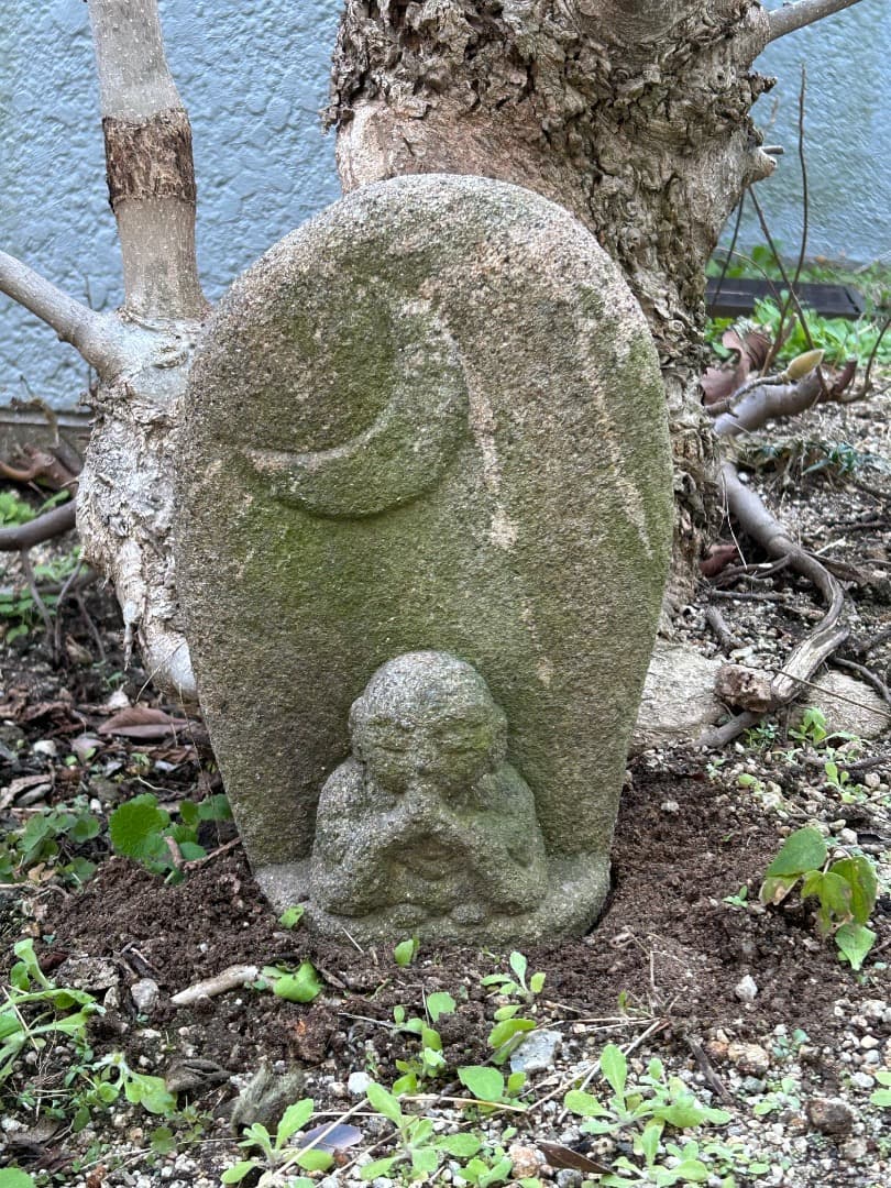 地蔵菩薩と思われる石仏