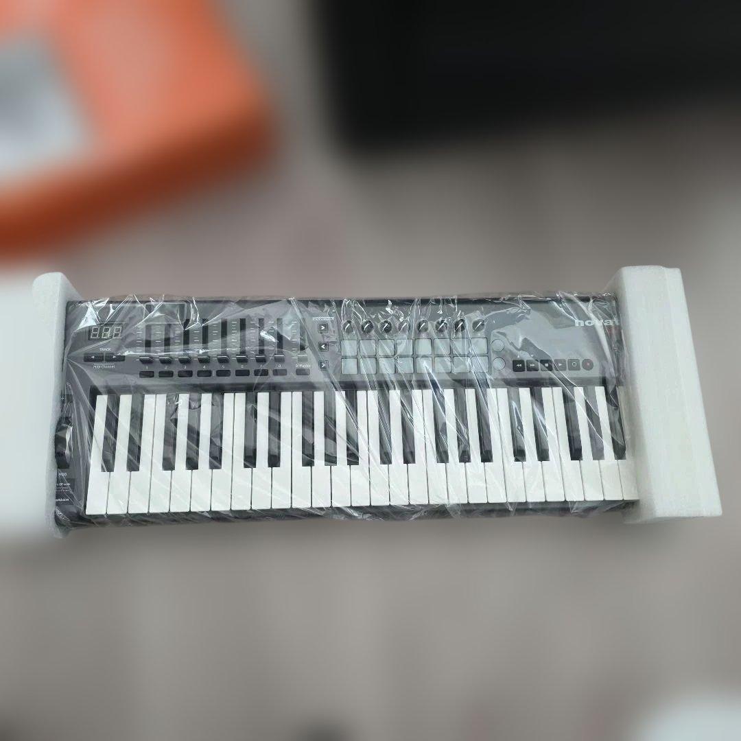 novation Launchkey 49 MIDIキーボード