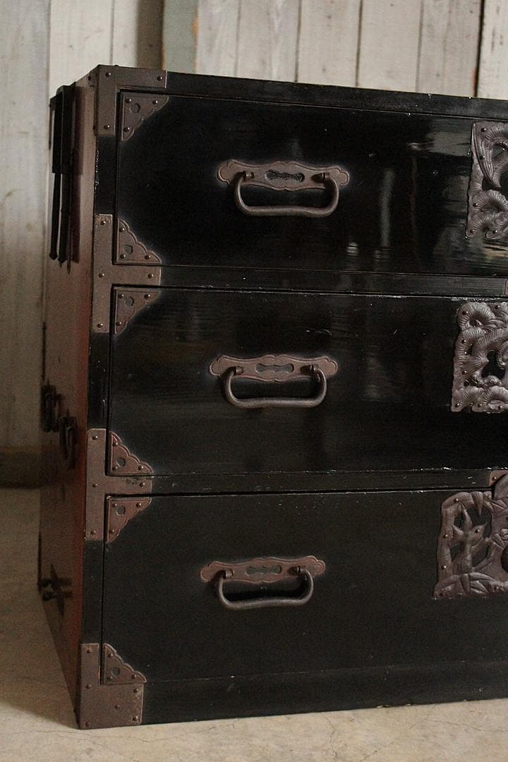 綺麗な打ち出し金具庄内箪笥　3段　タンス　収納　古家具　古民家　時代家具